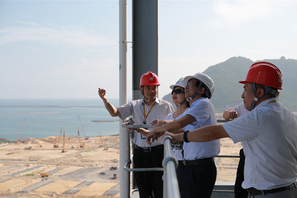 审计组实地察看省粤电集团博贺电厂建设项目
