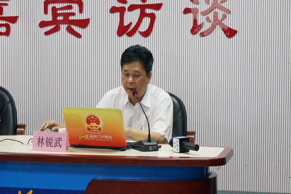 林锐武局长介绍自然资源管理工作