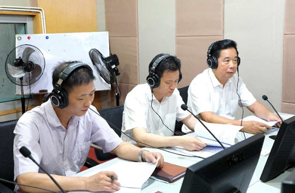 市卫生健康局党组书记、局长林华坚，党组成员、副局长曾海、陈耀伟接受在线访谈