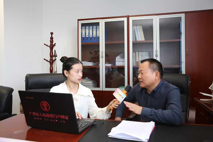 广州市协作办党组成员、副主任陈震接受采访