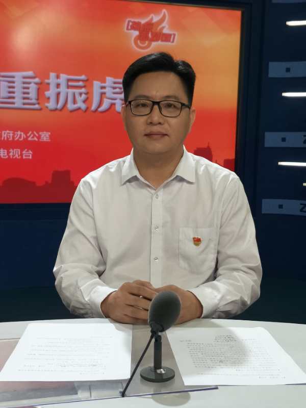 丁  俊　统计局总统计师  