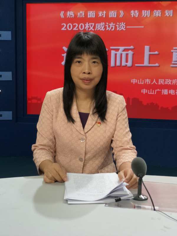 黄健华　　统计局局长  