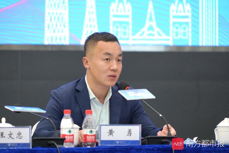 唯品会集团党委书记、副总裁黄勇