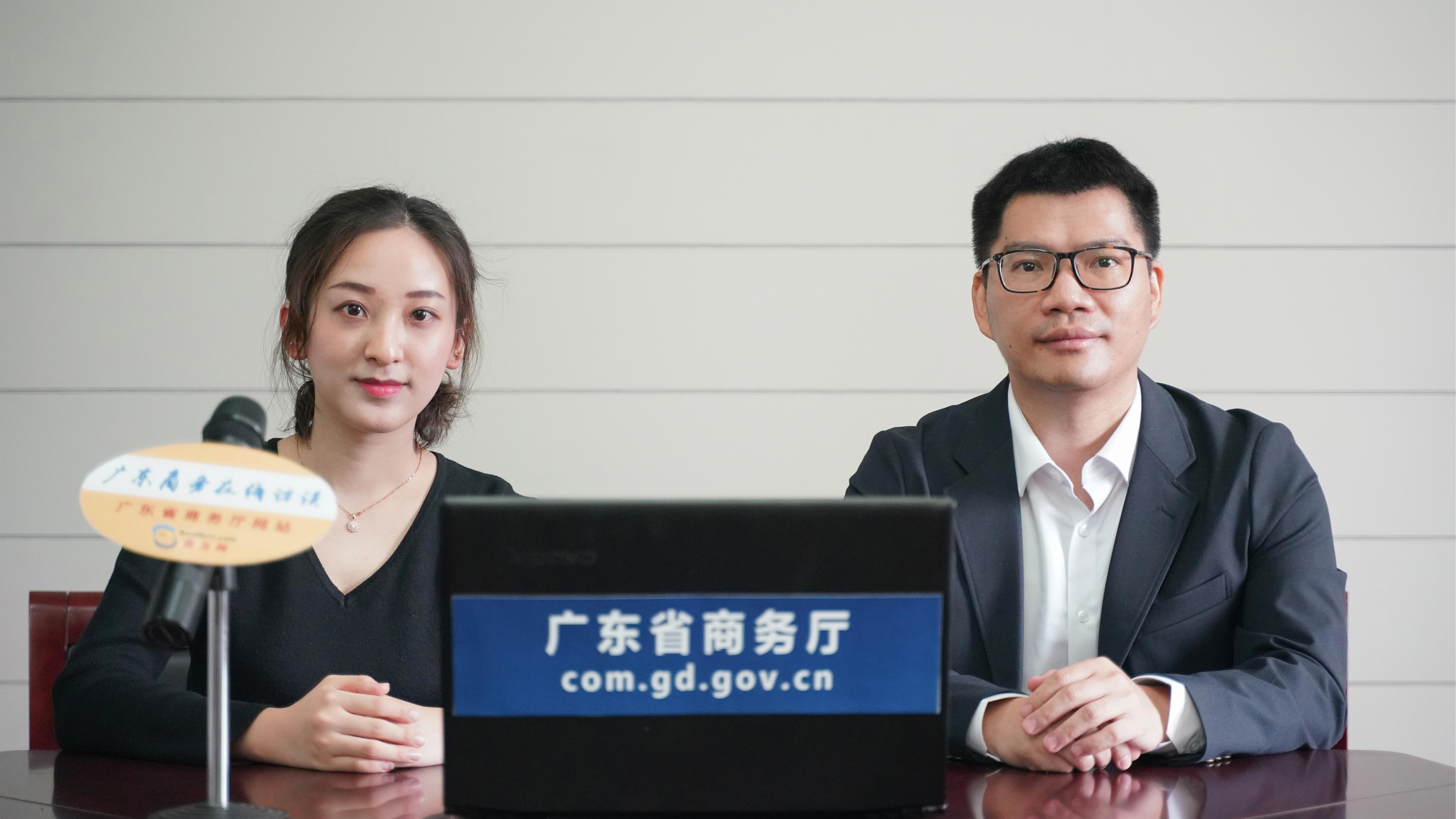 主持人与市场处副处长谢建发