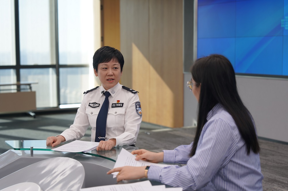 广州市公安局户政管理支队副支队长李新慧