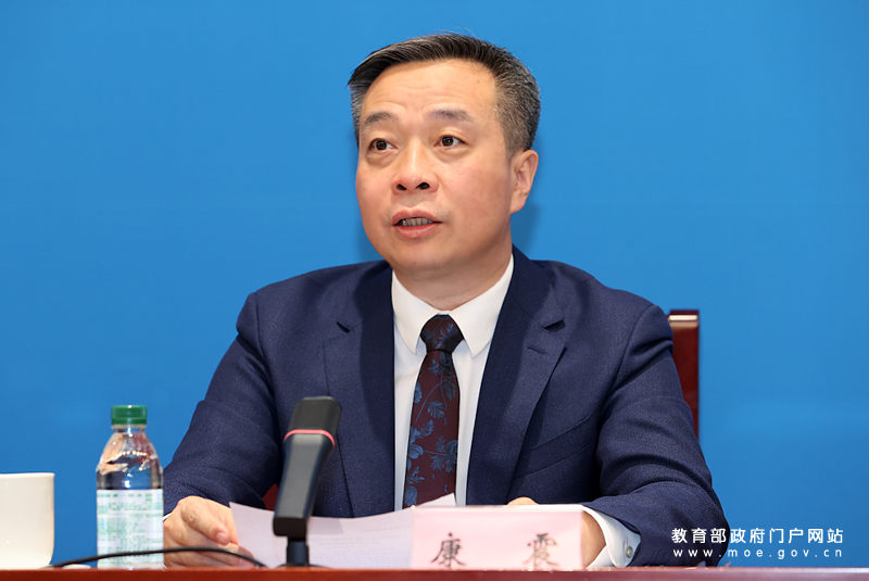 北京师范大学党委常委、副校长康震介绍北京师范大学创新应用大语言模型等语言文字信息技术情况。（中国教育报记者 张劲松/摄）