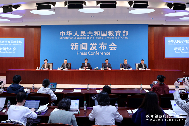 教育部召开新闻发布会介绍深入贯彻落实《教育强国建设规划纲要（2024—2035年）》，推进语言文字信息化发展情况。（中国教育报记者 张劲松/摄）